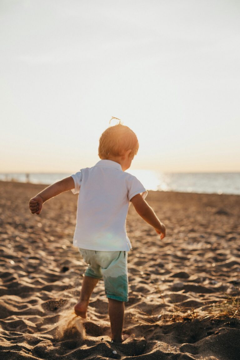 40 Fun things for your Kids Summer Bucket List! (+ a free printable!)